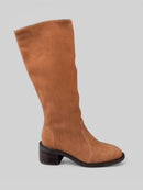 Bota Longa Isabella em Camurça Caramelo