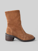 Bota Gabriela em Camurça Caramelo