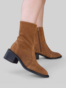 Bota Gabriela em Camurça Caramelo