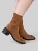 Bota Gabriela em Camurça Caramelo