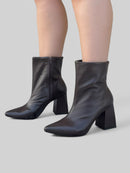 Bota Bianca em Couro Marrom