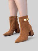 Bota Amanda em Camurça Caramelo