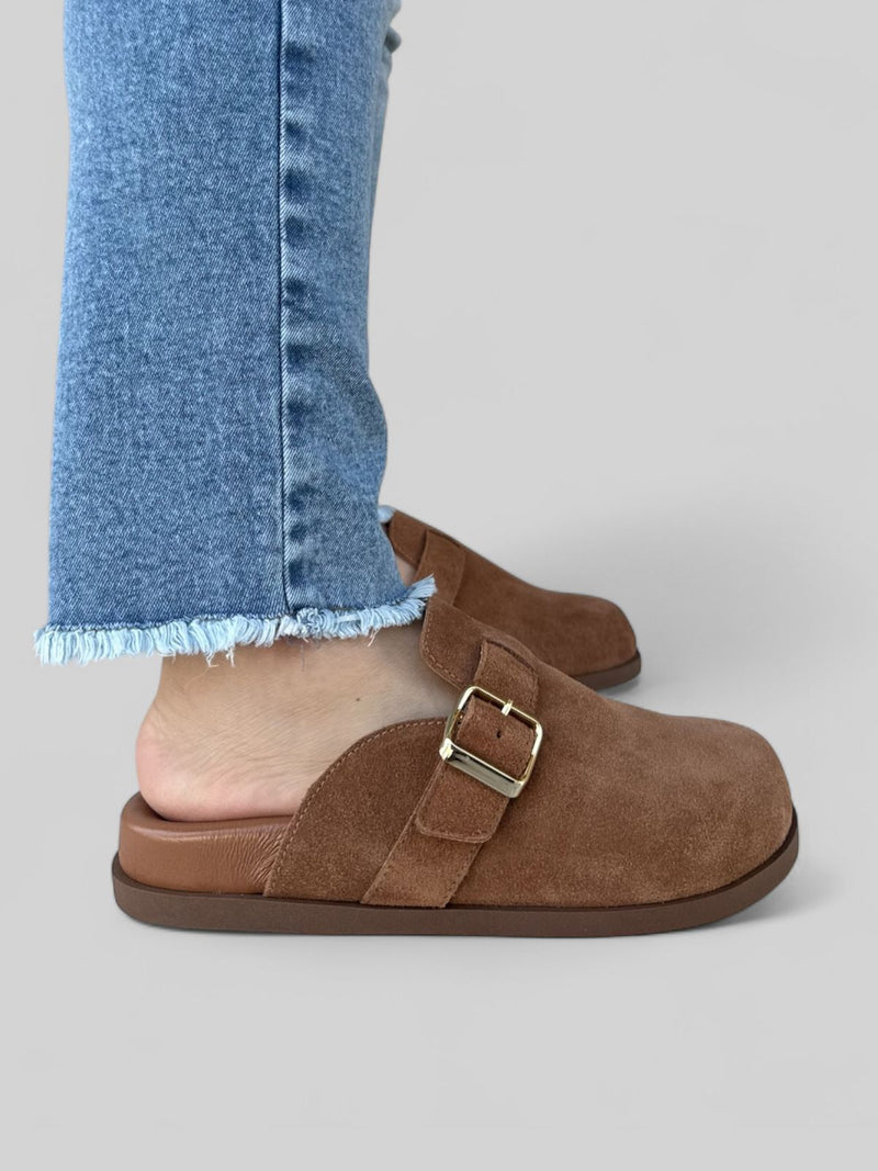 Clog Antônia em Camurça Caramelo