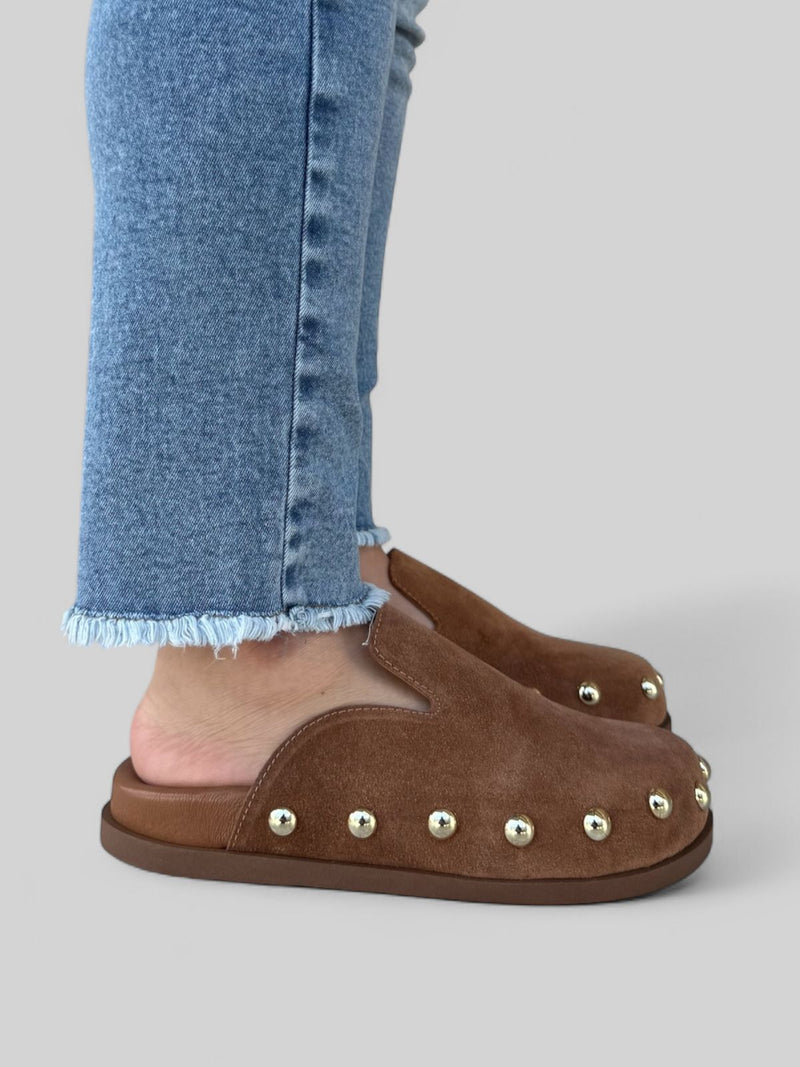 Clog Laura em Camurça Caramelo
