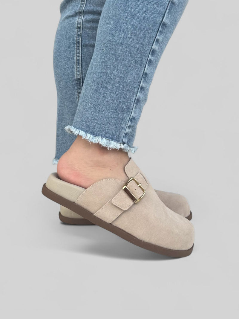 Clog Antônia em Camurça Areia