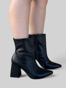 Bota Bianca em Couro Preto