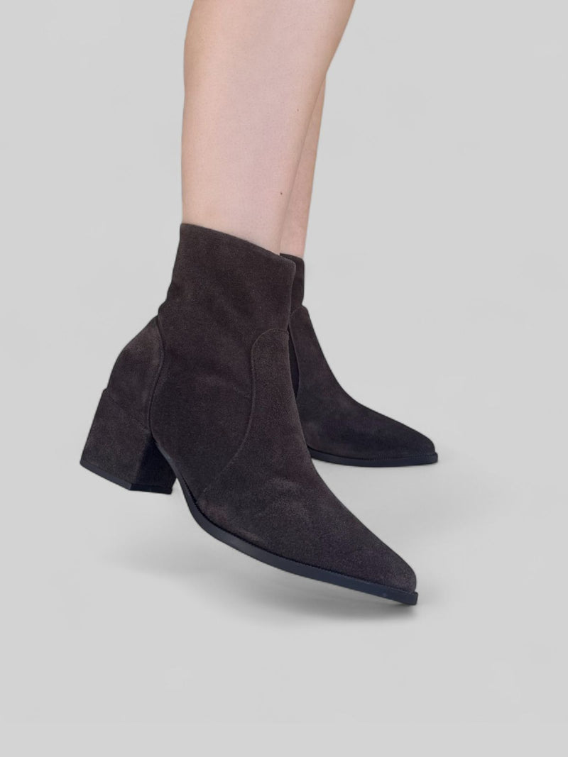 Bota Elisa em Camurça Marrom