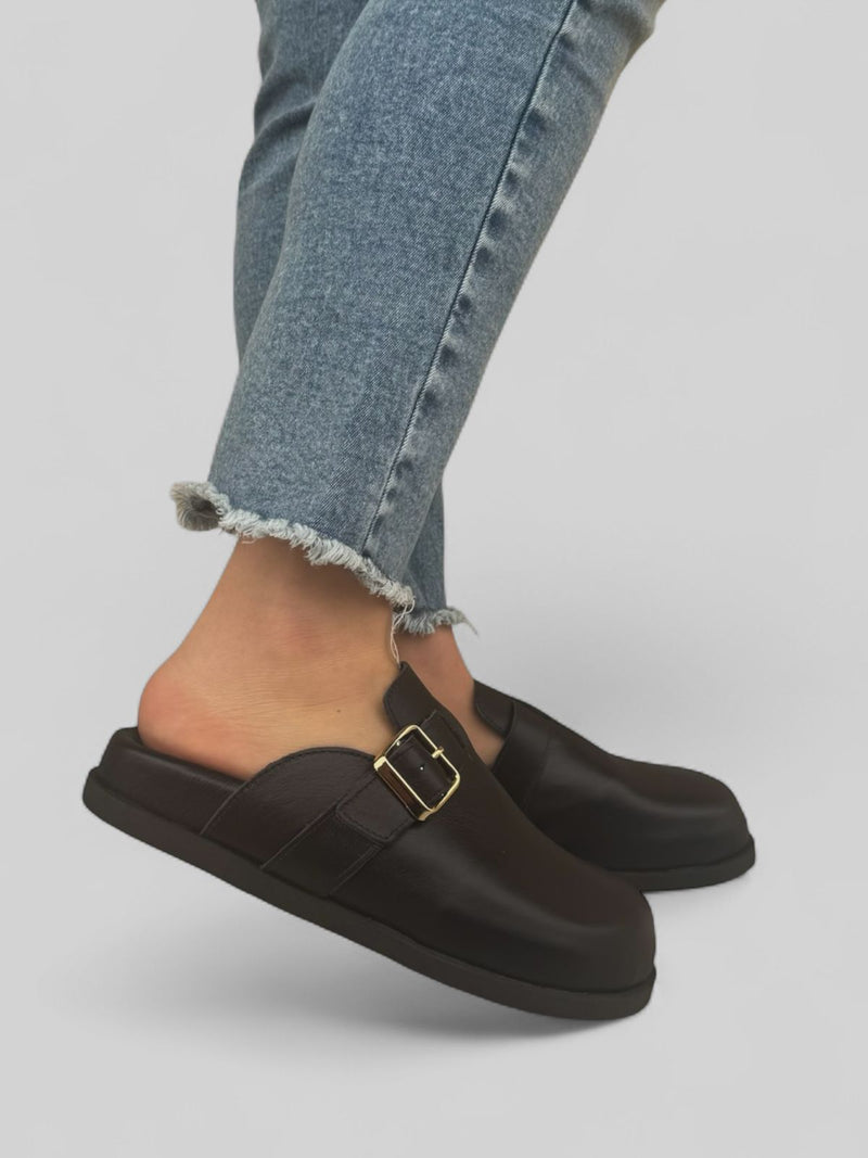 Clog Antônia em Couro Preto