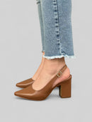 Scarpin Diana em Couro Caramelo