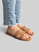 Rasteira Hannah em Couro Caramelo