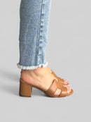 Tamanco Heloisa em Couro Caramelo