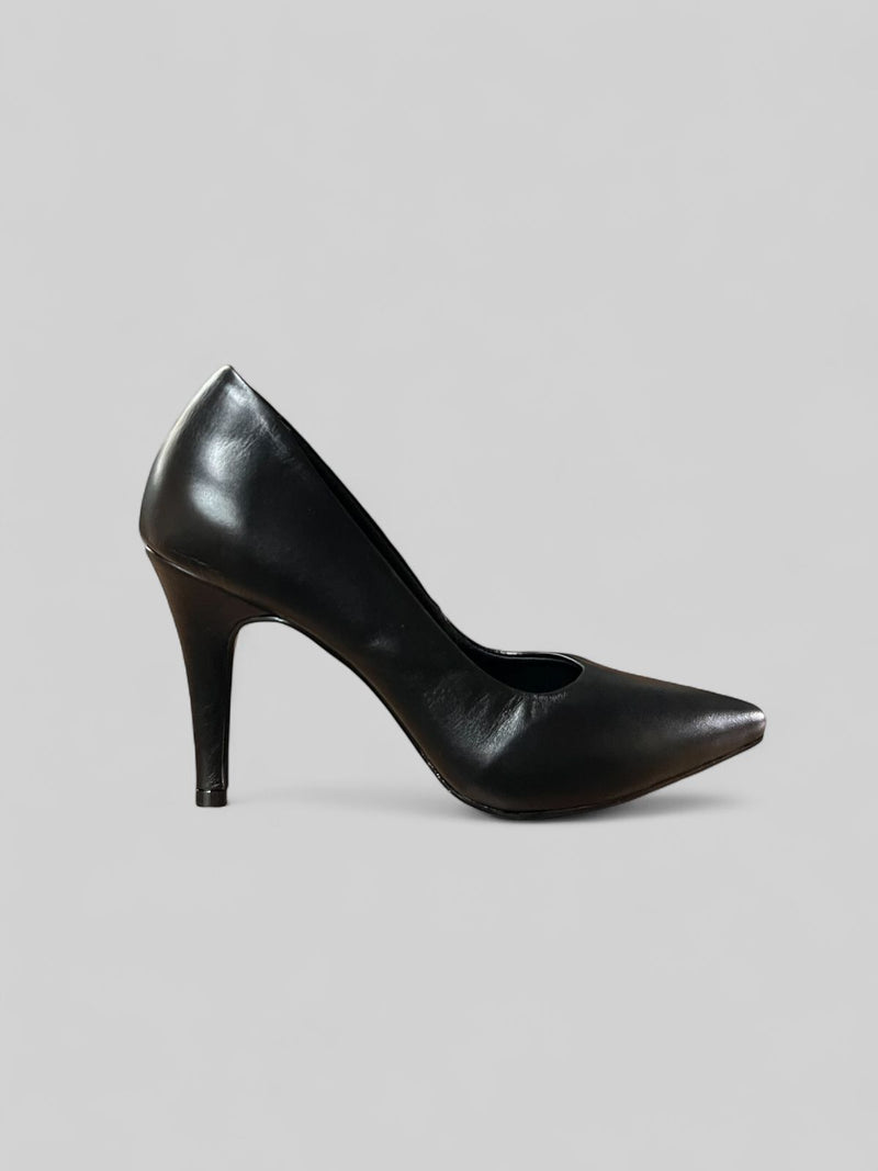 Scarpin Carolina em Couro Preto